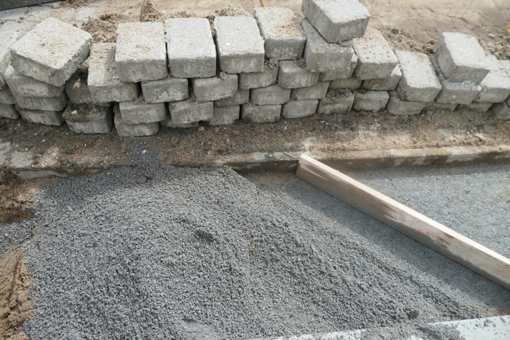PaRe Garten- und Landschaftsbau Coburg GmbH - Nahaufnahme Eimer Bagger graben den Boden auf der Baustelle